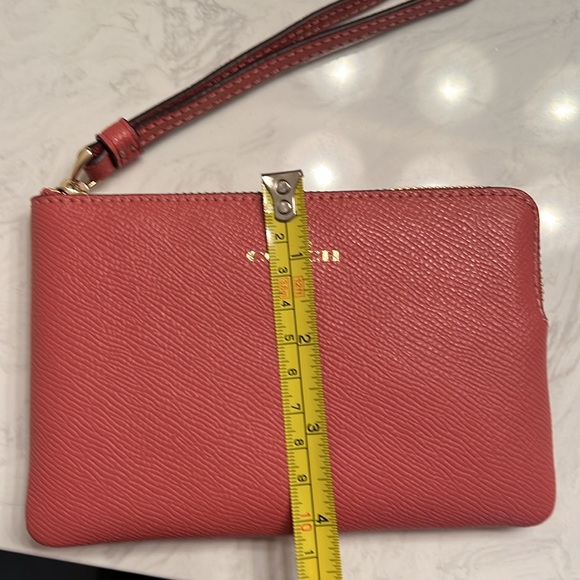 NWT Coach Crossgrain Leather Corner Zip Rose Petal Wristlet ***FIRM PRICE*** - Picture 9 of 10